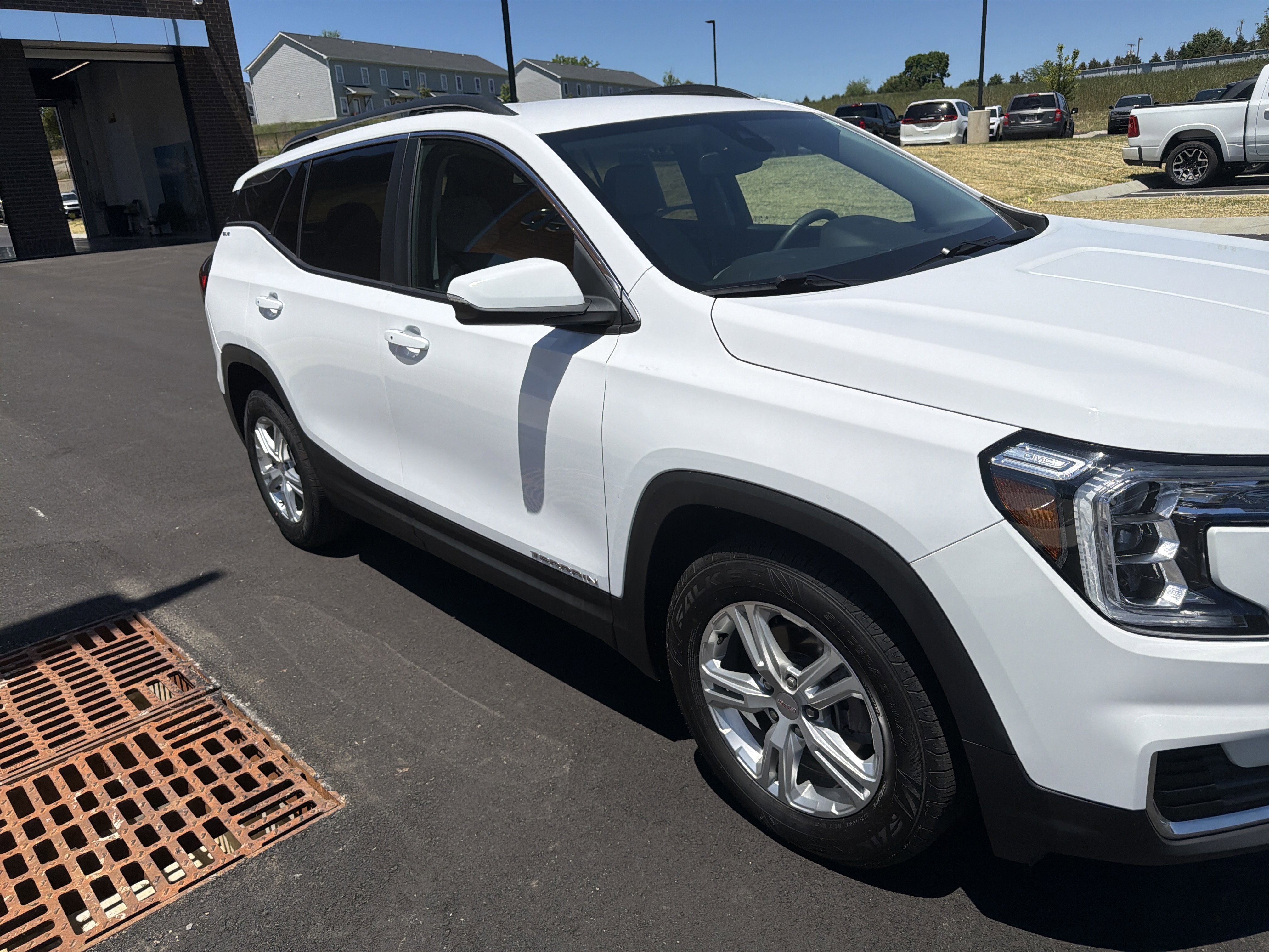 Used 2022 GMC Terrain SLE w/ Driver Convenience Package FWD image 6