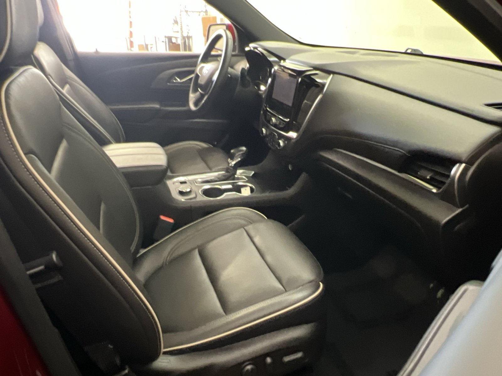 Used 2022 Chevrolet Traverse Premier w/ LPO, Cargo Package AWD/4WD image 27