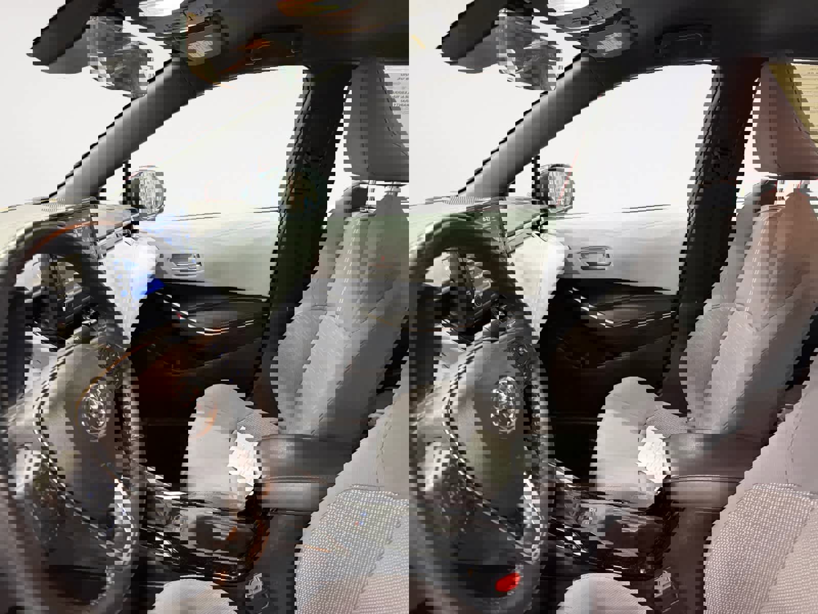 Used 2022 Toyota Corolla SE w/ Carpet Mat Package (TMS) image 10