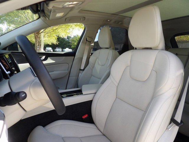 Certified 2023 Volvo XC60 T8 Ultimate w/ Climate Package image 9