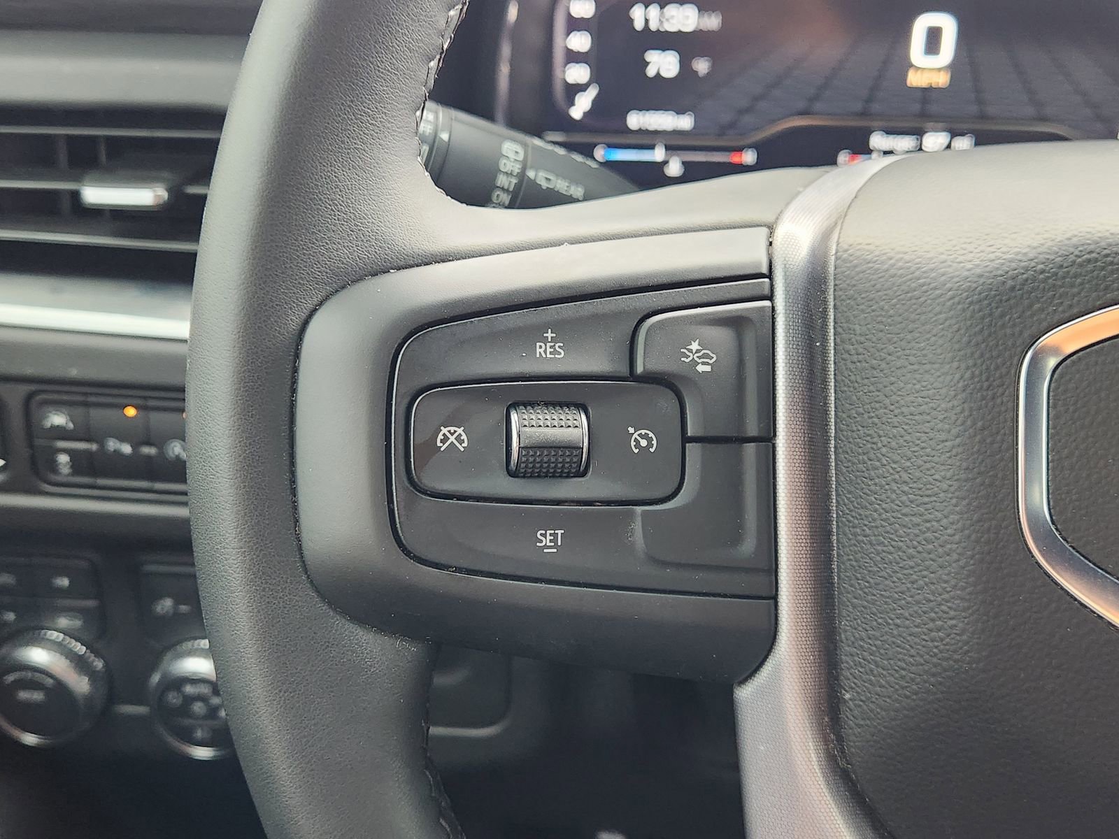 Used 2024 GMC Yukon SLT image 31