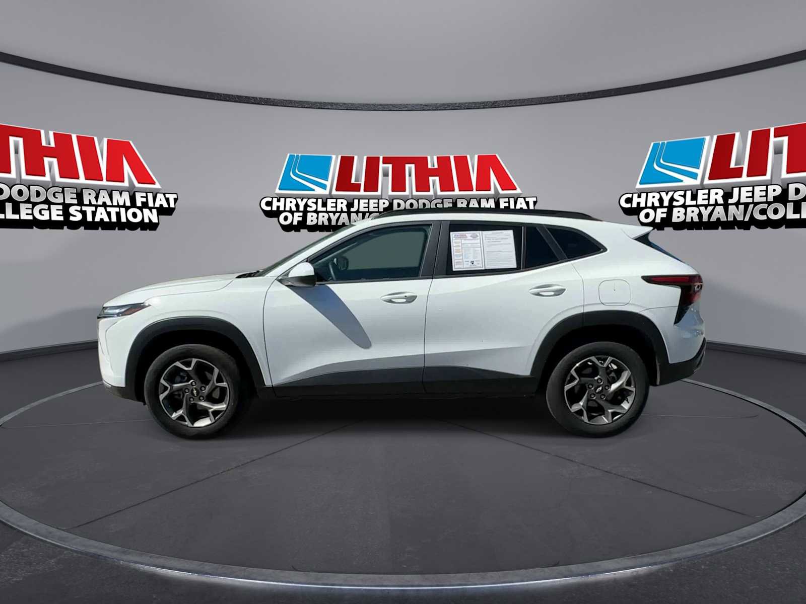 Used 2025 Chevrolet Trax LT w/ LT Convenience Package image 5