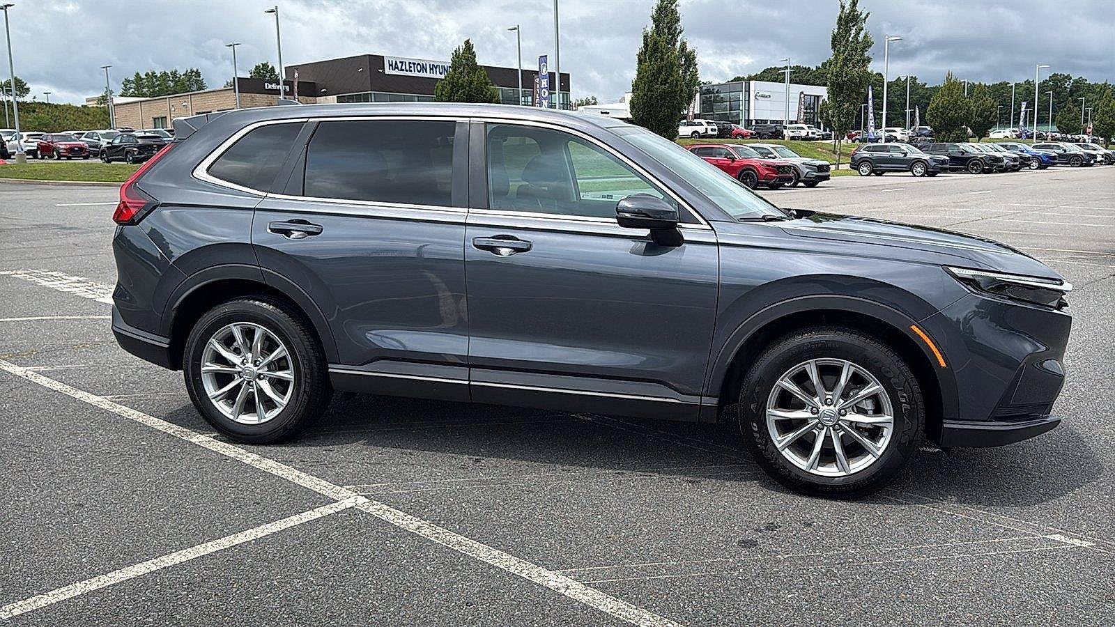 Used 2025 Honda CR-V EX image 3