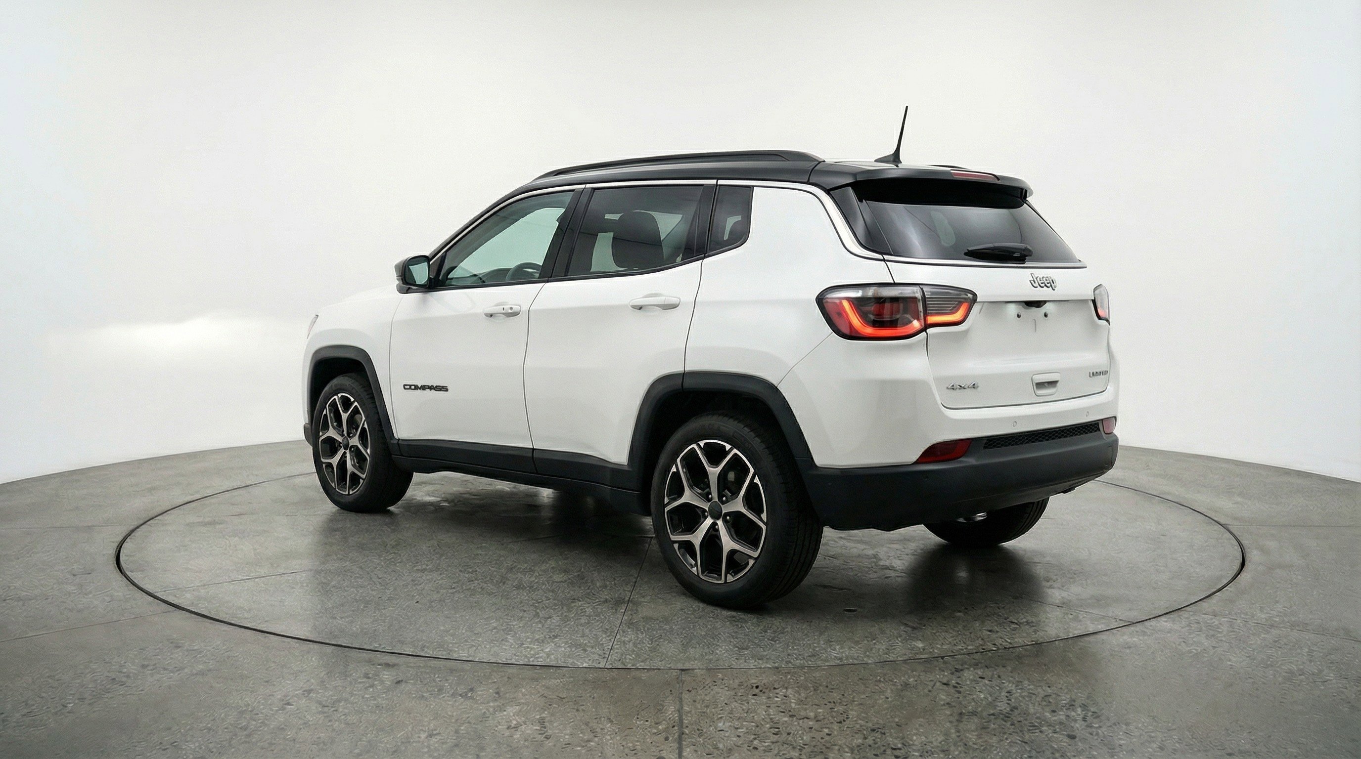Used 2025 Jeep Compass Limited image 6