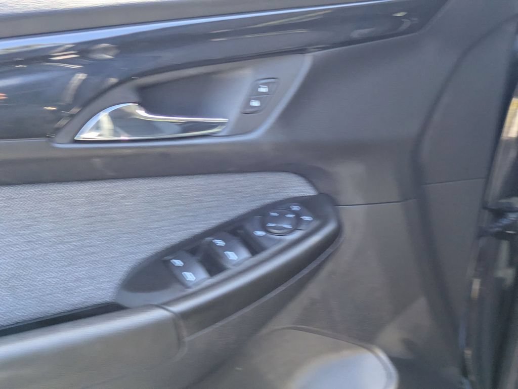 Used 2025 Chevrolet TrailBlazer LT AWD/4WD image 16