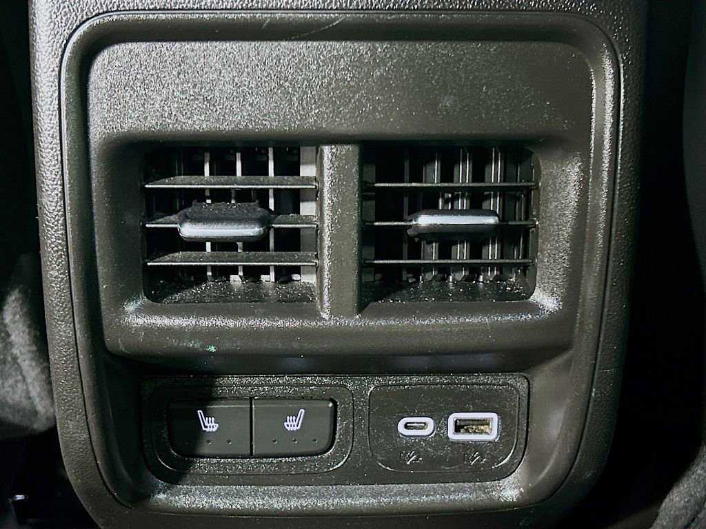 Used 2022 Cadillac XT4 Luxury w/ Cold Weather Package FWD image 22