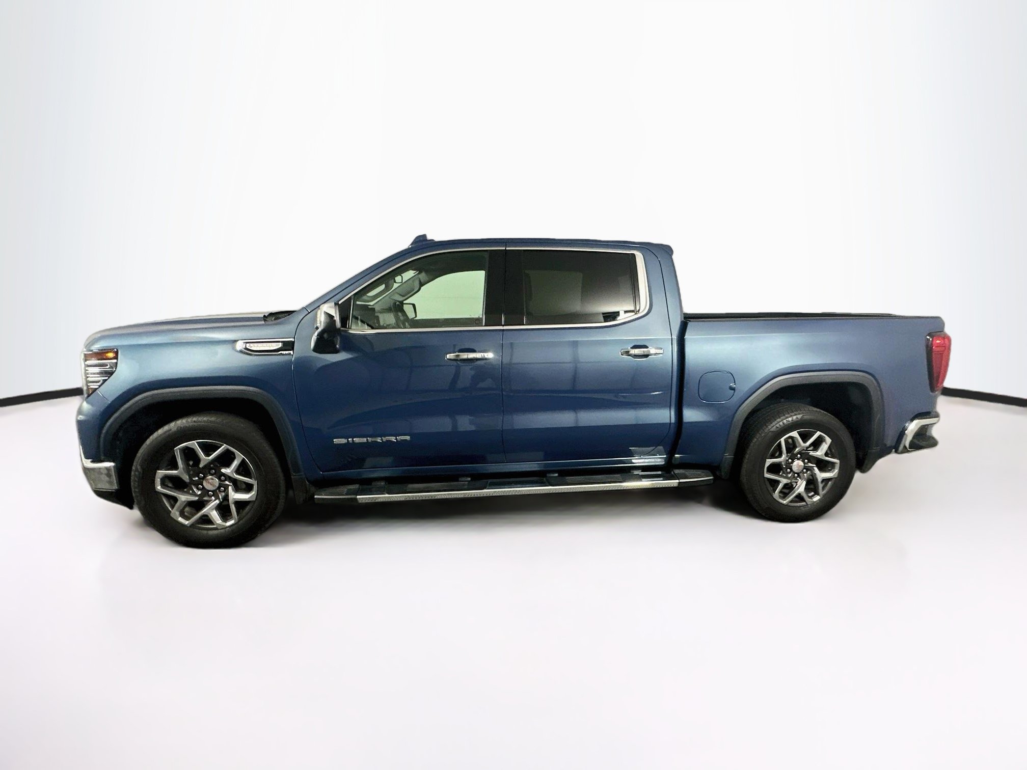 Used 2024 GMC Sierra 1500 SLT RWD image 4