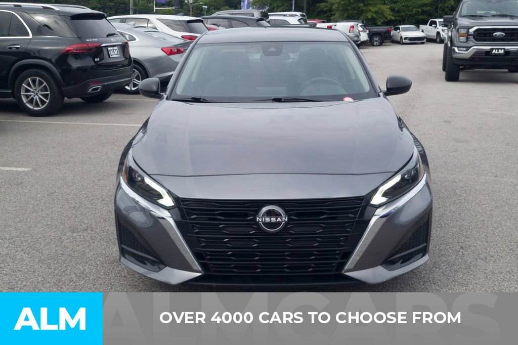Used 2025 Nissan Altima 2.5 SV FWD image 2