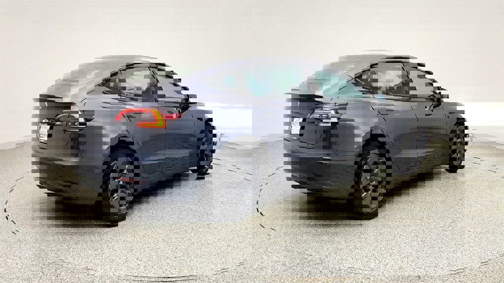 Used 2023 Tesla Model 3 Standard Range image 5
