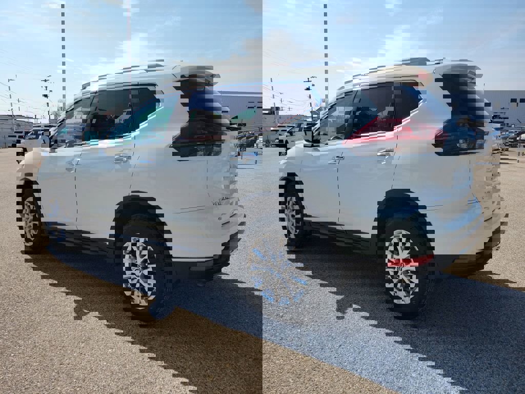 Used 2020 Nissan Rogue S image 3