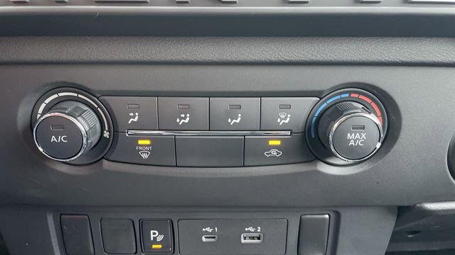 Used 2025 Nissan Frontier SV image 18