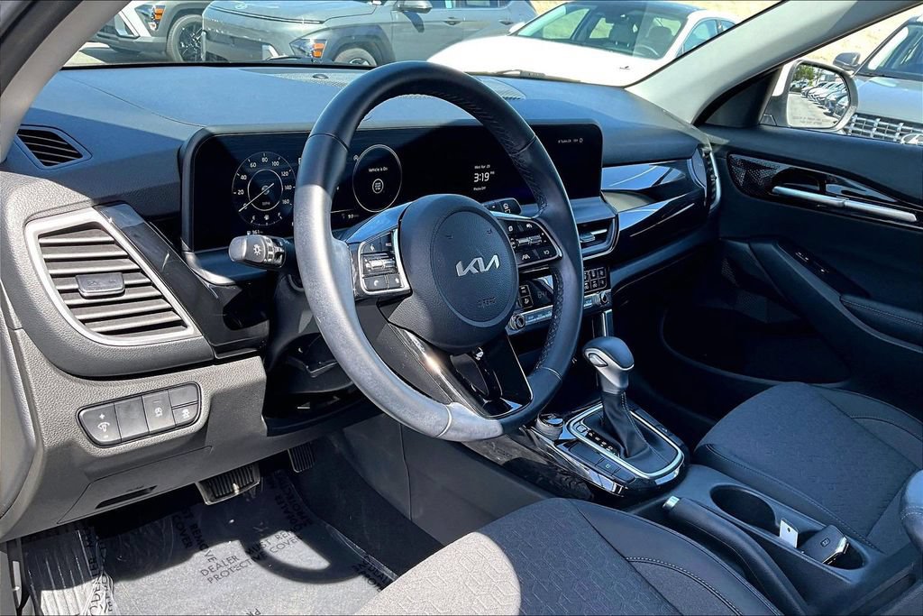 Used 2024 Kia Seltos S FWD image 11