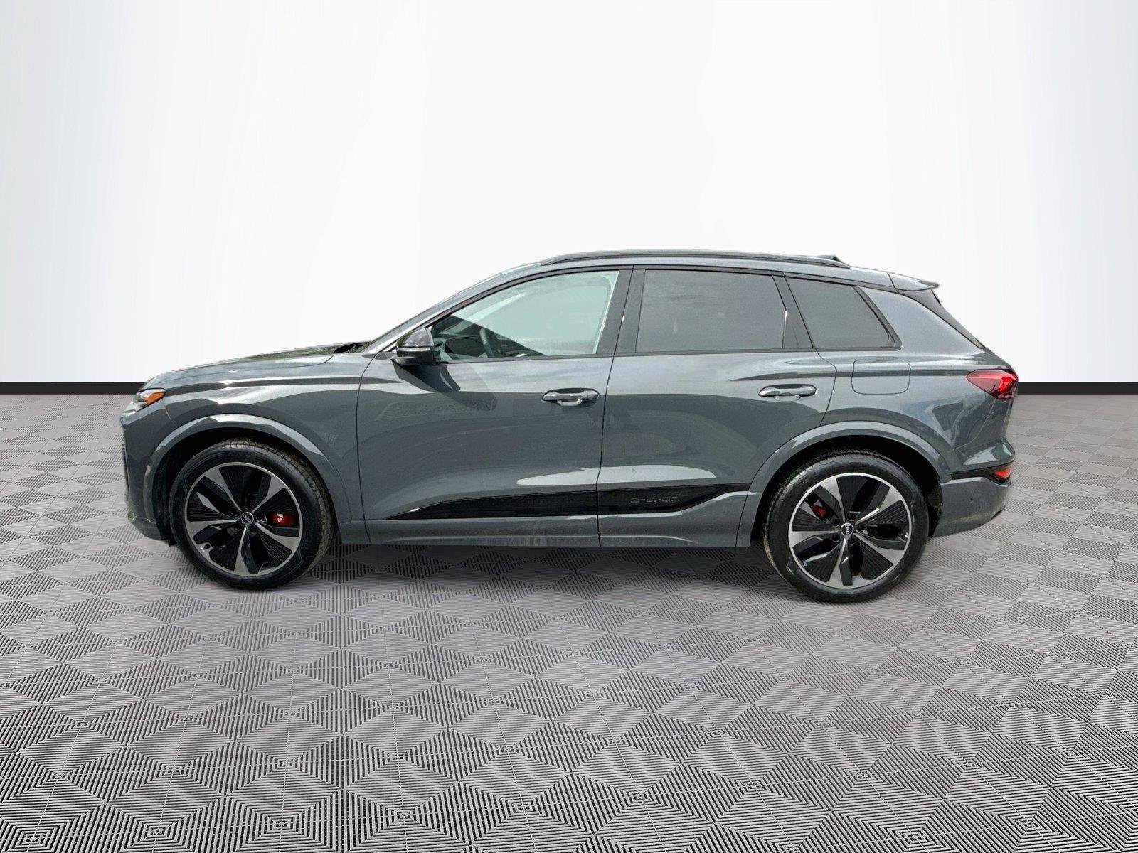 Used 2025 Audi SQ6 e-tron Prestige AWD/4WD image 4