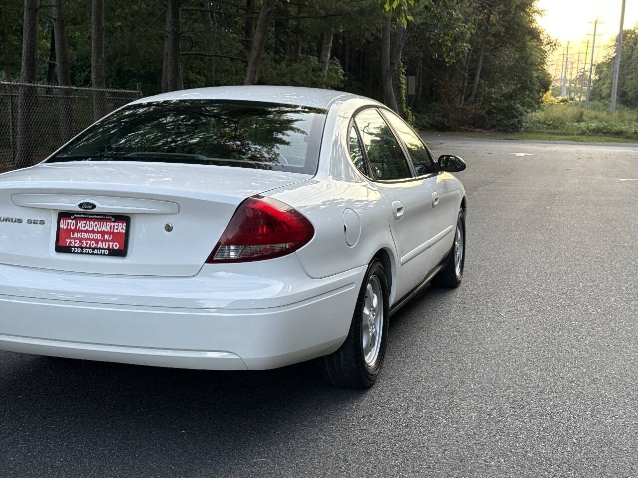 Used 2004 Ford Taurus SES FWD image 6