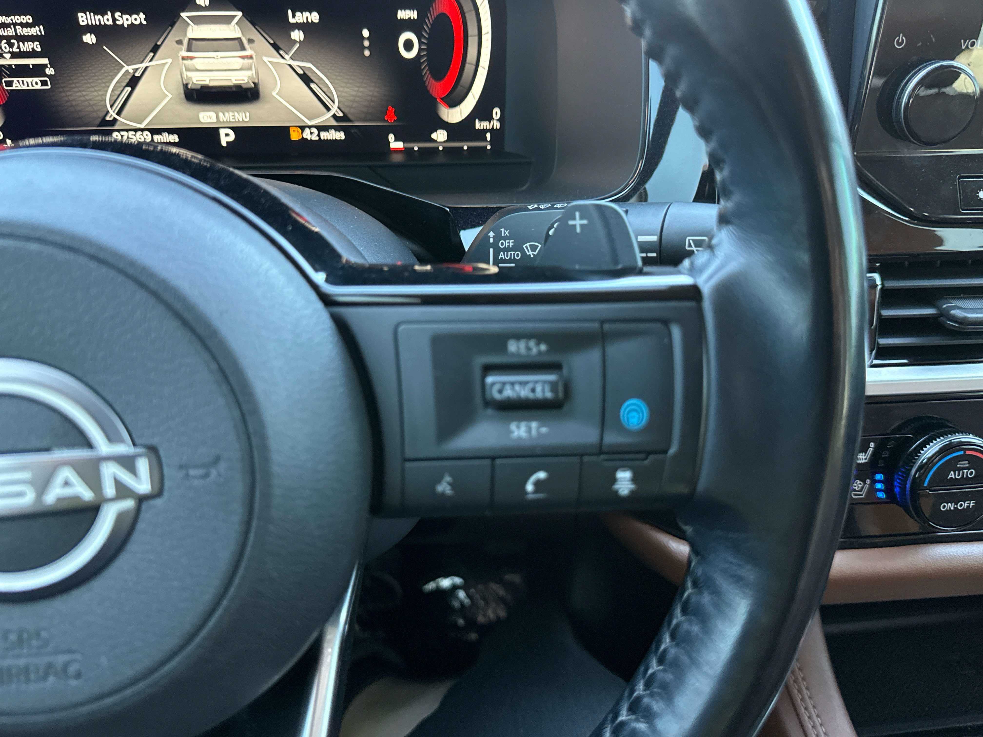 Used 2022 Nissan Pathfinder Platinum w/ Cargo Package AWD/4WD image 27