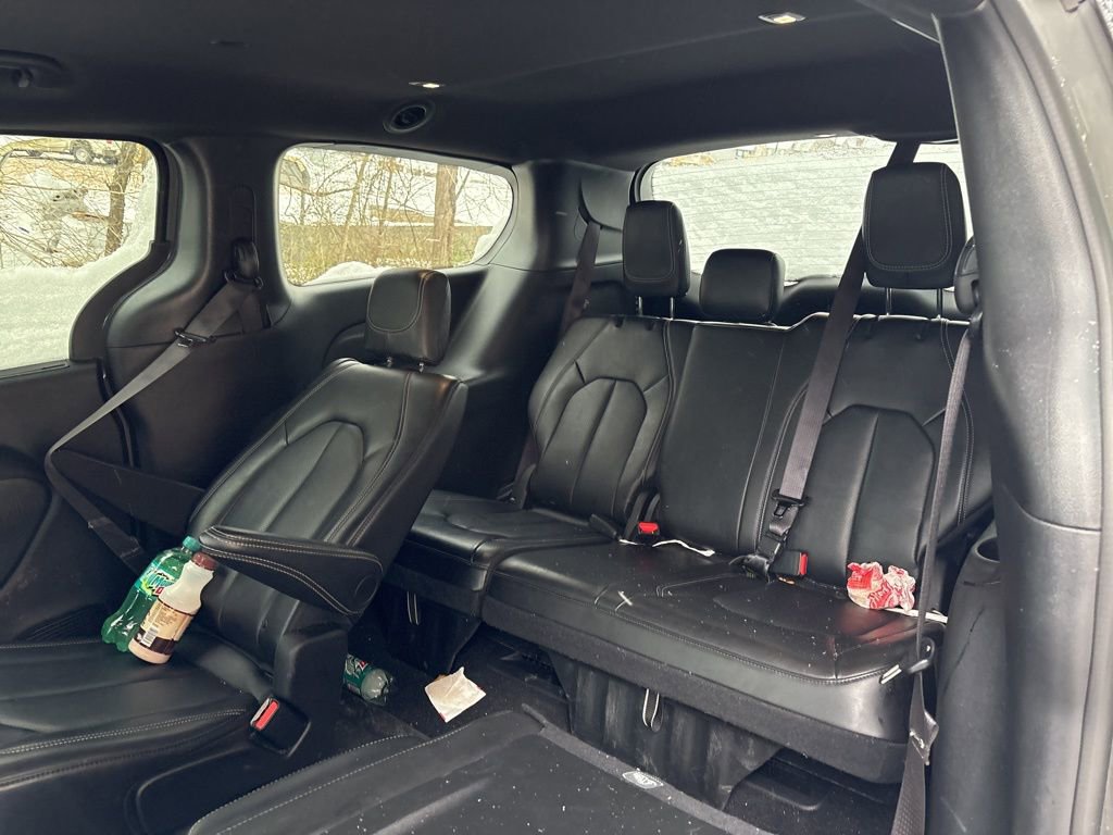 Used 2025 Chrysler Pacifica Select image 12