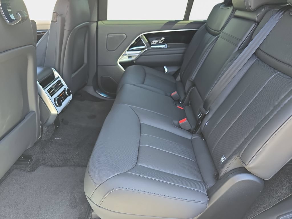 New 2026 Land Rover Range Rover Long Wheelbase SE AWD/4WD image 16