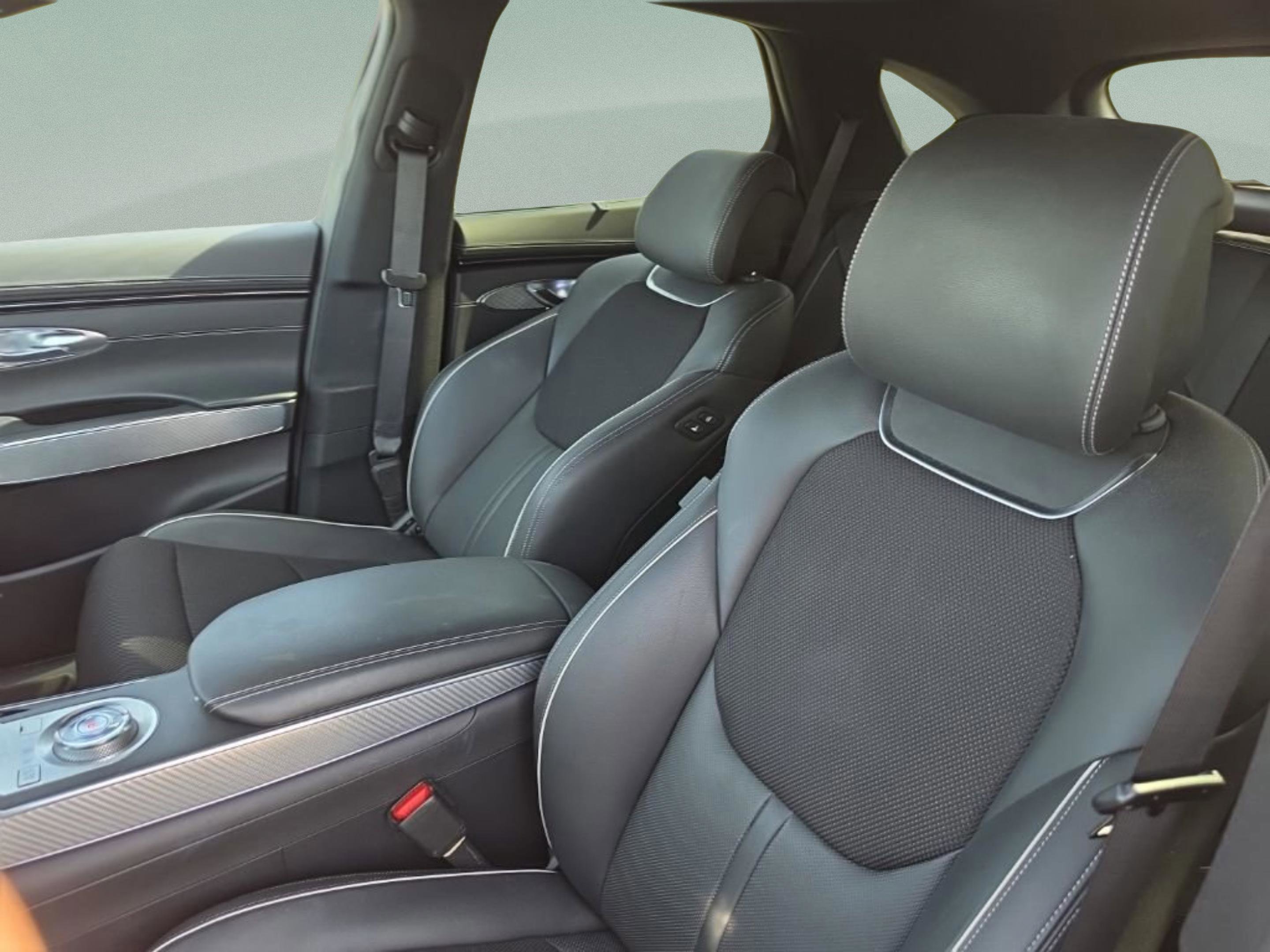 Used 2024 Genesis GV70 2.5T w/ Sport Prestige Package image 18