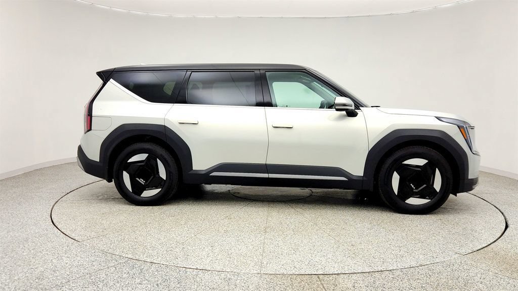 Used 2026 Kia EV9 Light RWD image 4