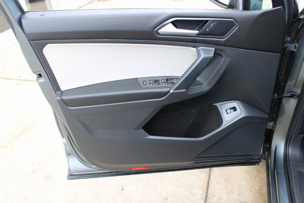 Used 2018 Volkswagen Tiguan SEL image 9