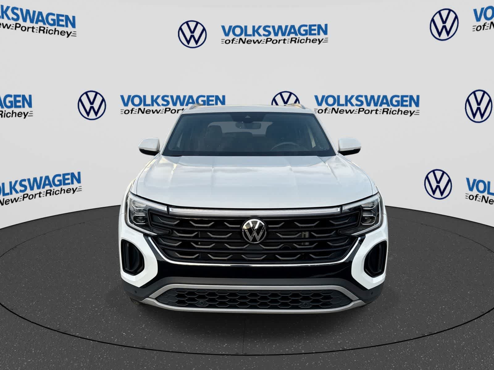 Used 2024 Volkswagen Atlas Cross Sport SE w/ Panoramic Sunroof Package FWD image 17