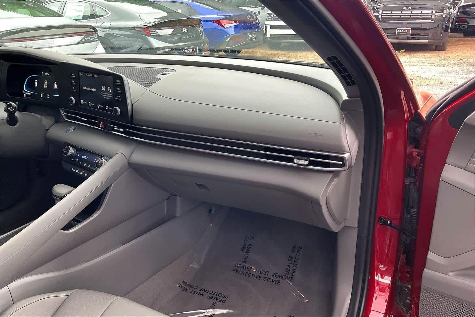 Certified 2025 Hyundai Elantra Sport image 19