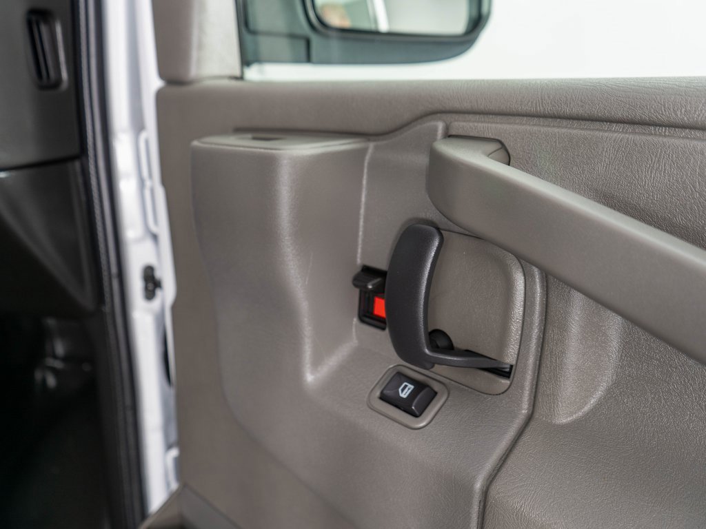 Used 2022 GMC Savana 2500 w/ Driver Convenience Package image 17