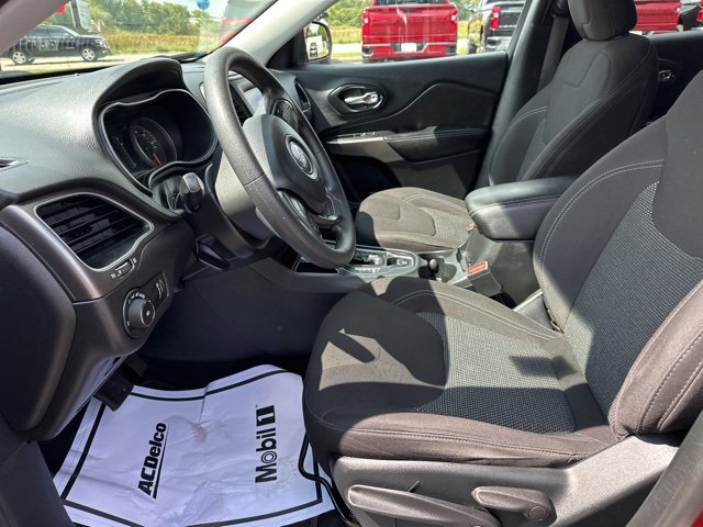 Used 2019 Jeep Cherokee Latitude w/ Popular Appearance Group image 19