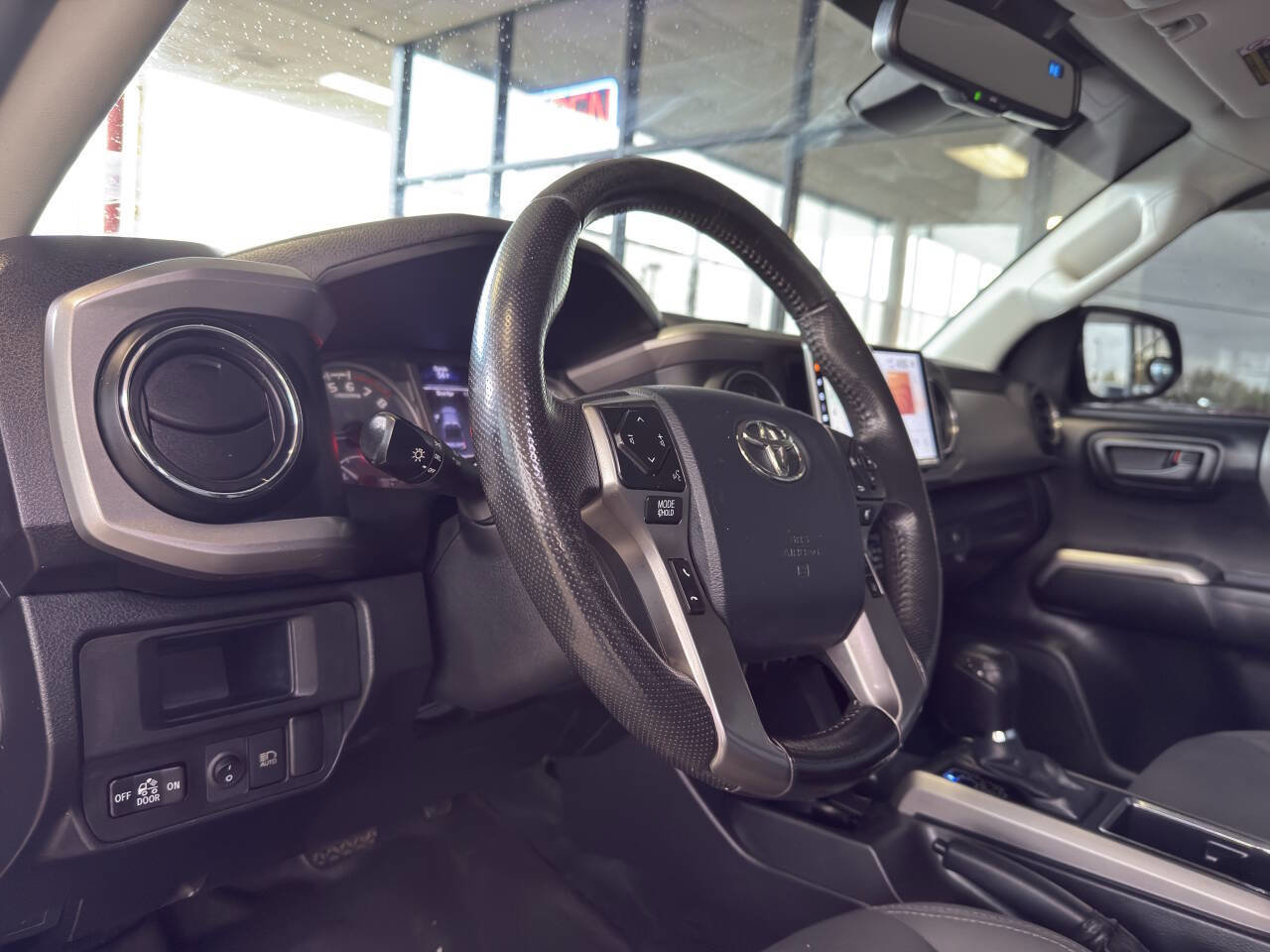 Used 2019 Toyota Tacoma SR5 image 18
