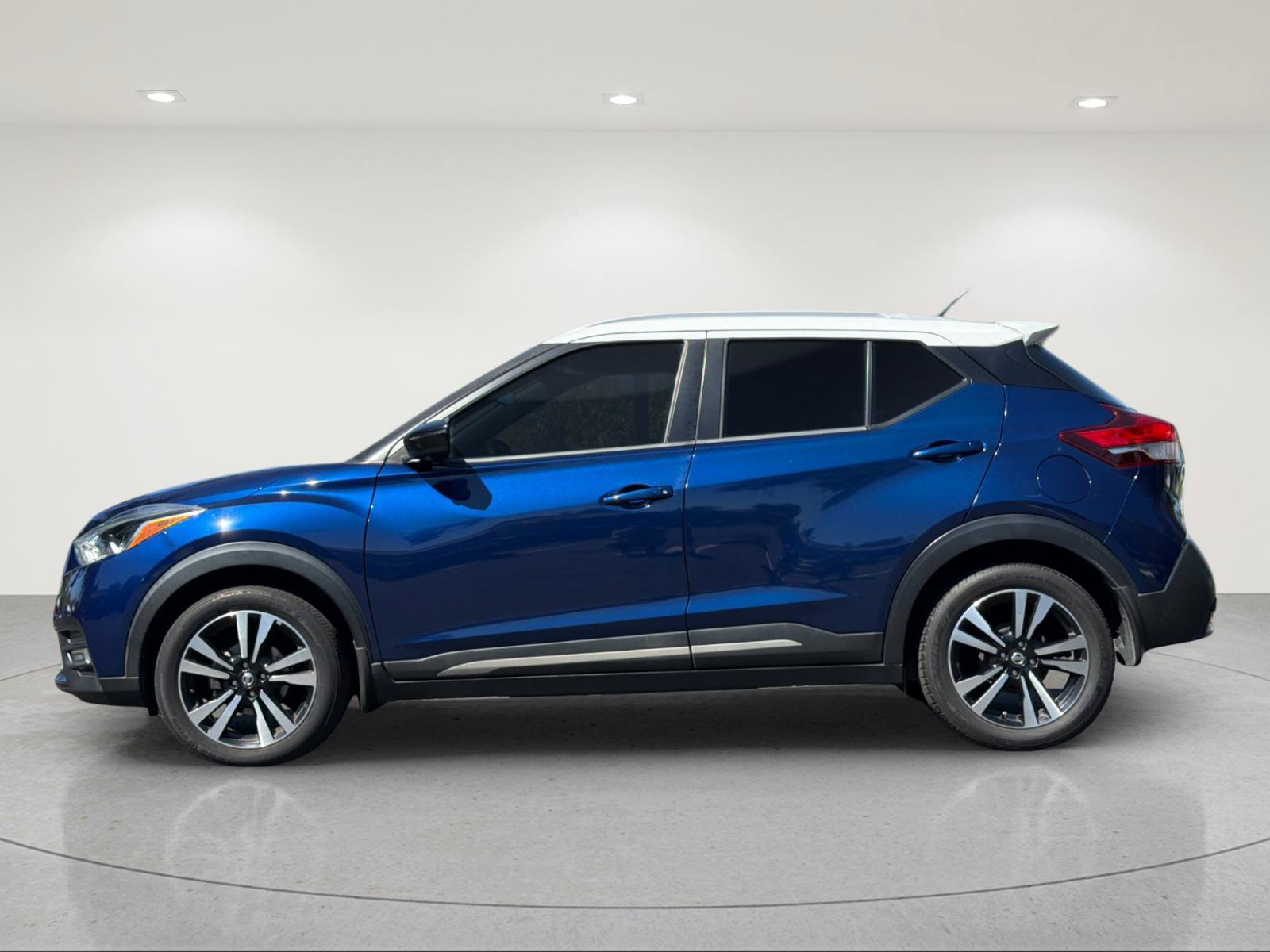 Used 2019 Nissan Kicks SR w/ SR Premium Package FWD image 2
