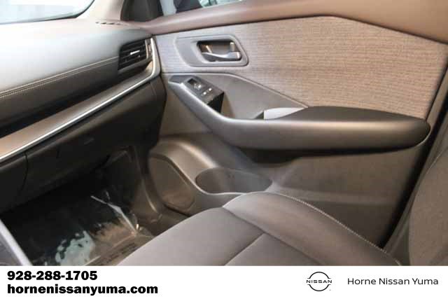 Used 2023 Nissan Rogue S image 11