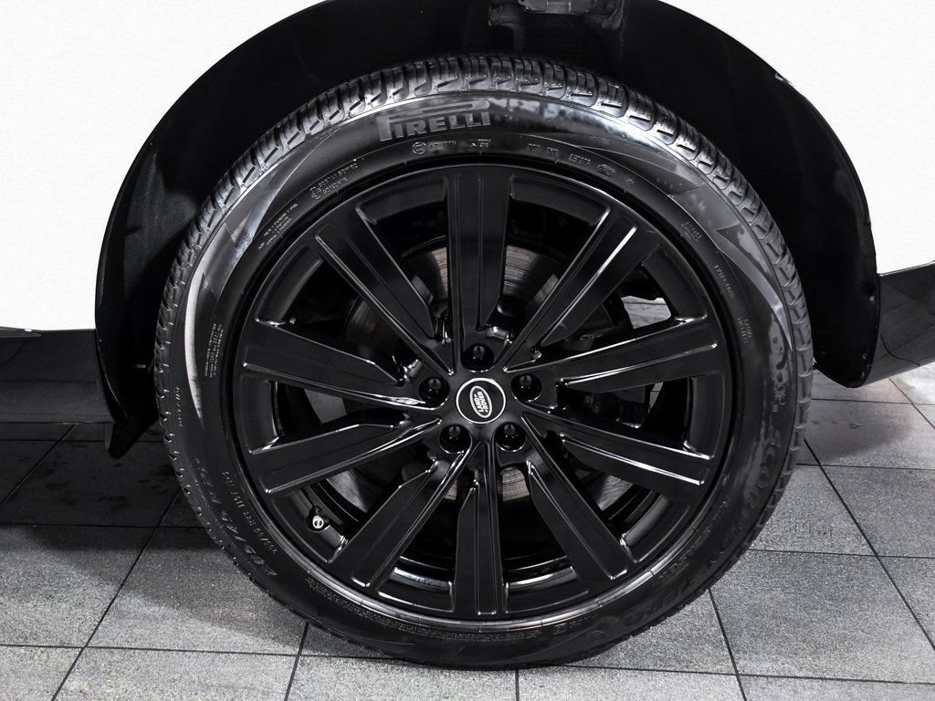 Used 2025 Land Rover Range Rover SE AWD/4WD image 8
