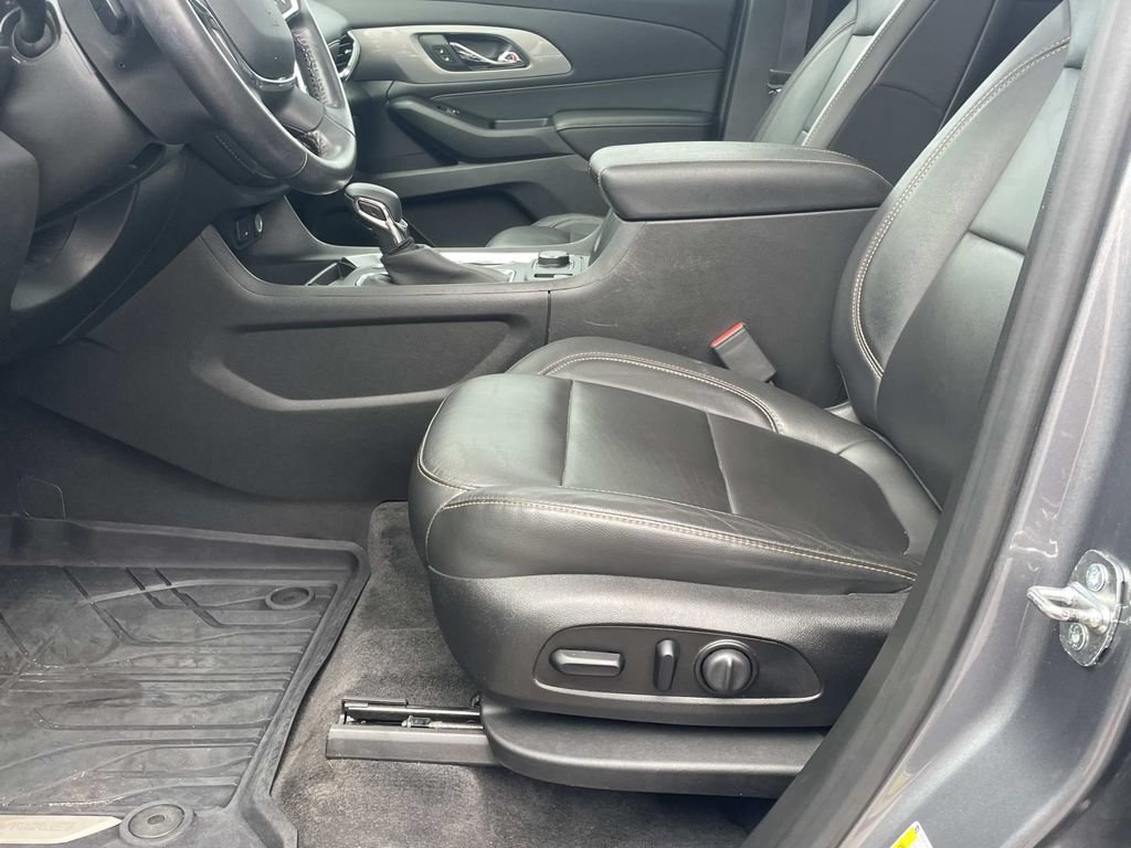 Used 2019 Chevrolet Traverse LT w/ LT Premium Package AWD/4WD image 18