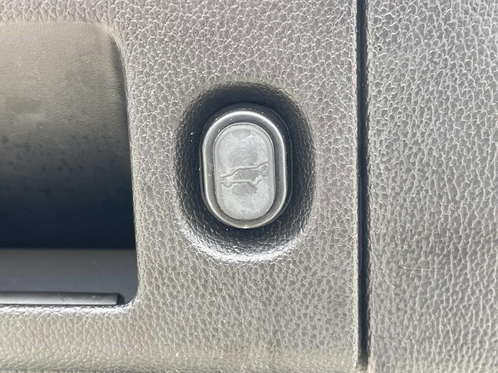 Used 2018 GMC Yukon SLT AWD/4WD image 13