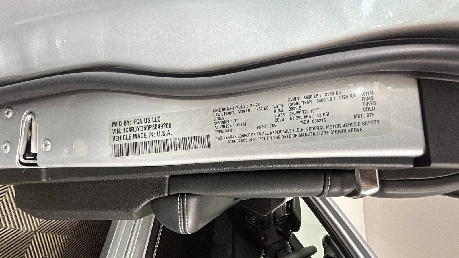 Used 2023 Jeep Grand Cherokee Overland AWD/4WD image 11