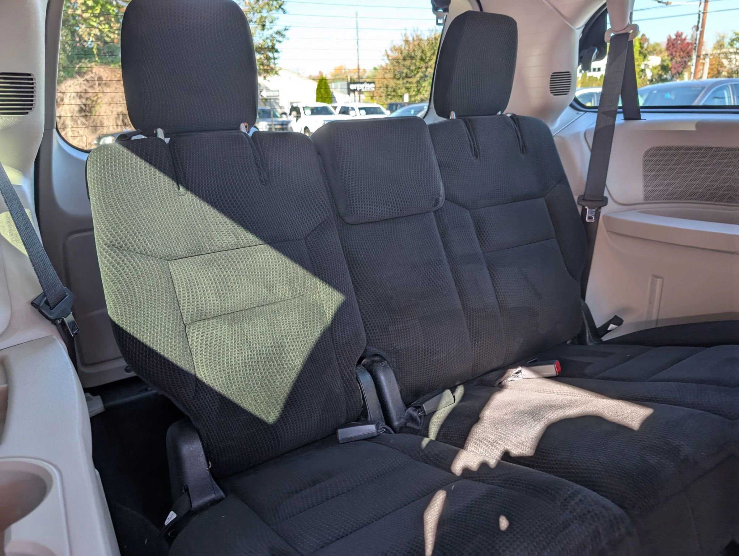 Used 2017 Dodge Grand Caravan SE image 12