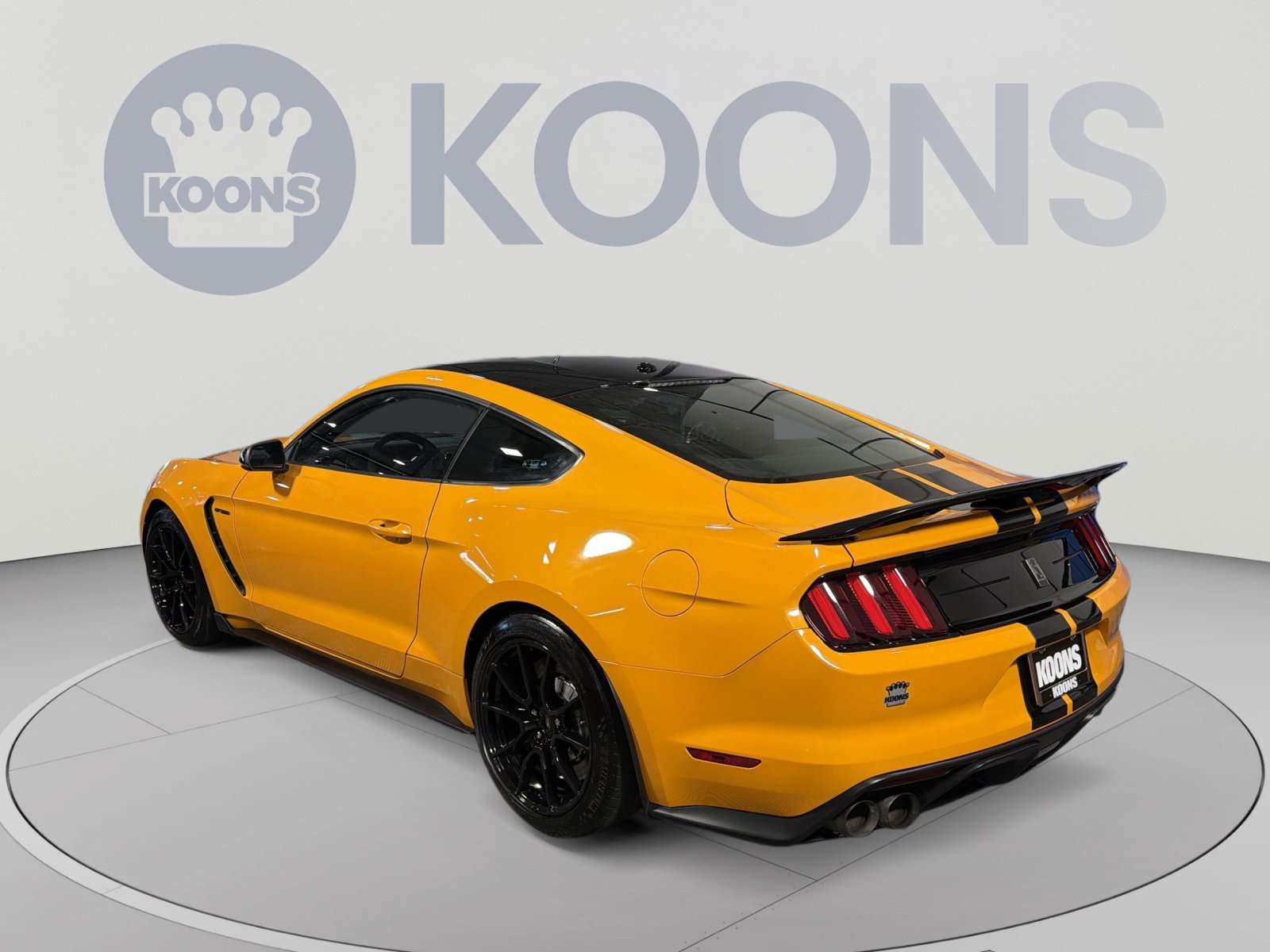Used 2019 Ford Mustang Shelby GT350 w/ Technology Package RWD image 4
