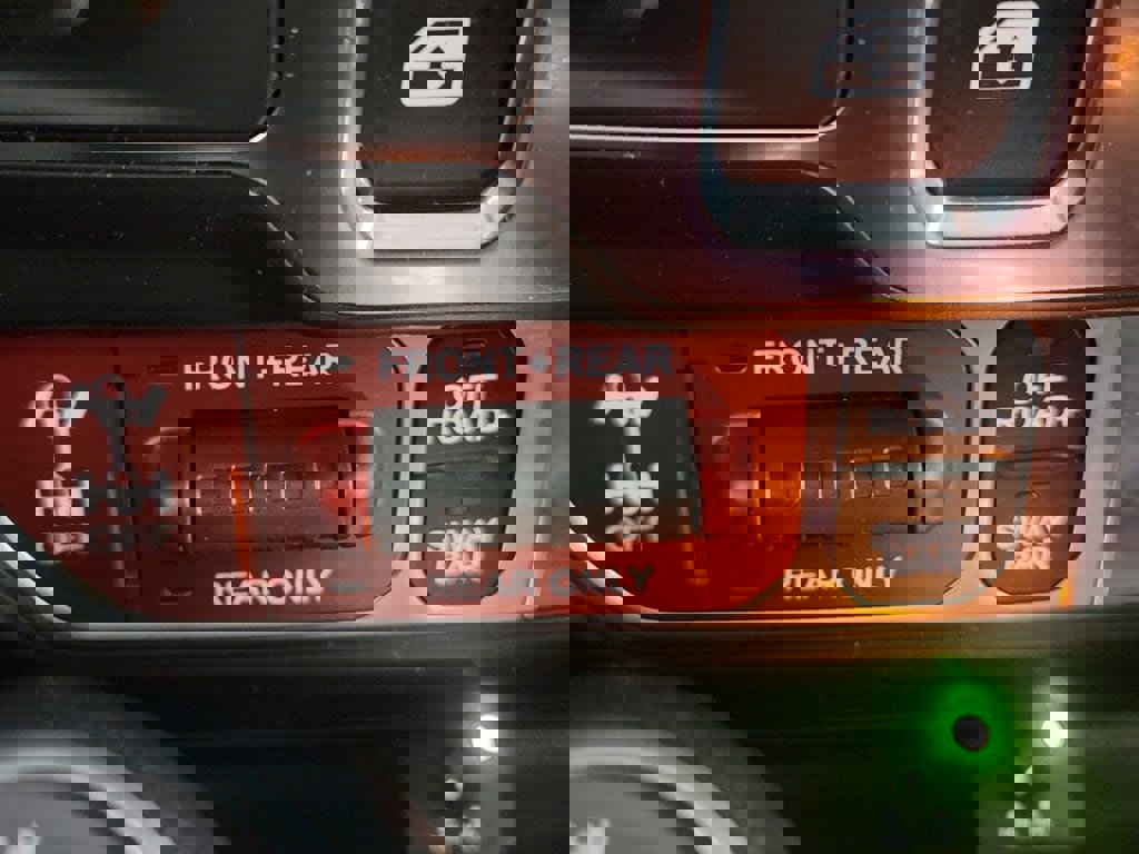 Used 2024 Jeep Wrangler Rubicon w/ Convenience Group AWD/4WD image 25