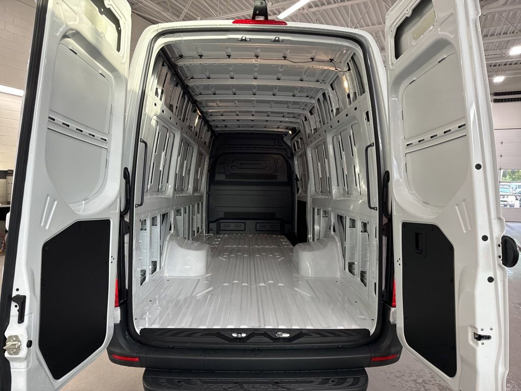 Used 2025 Mercedes-Benz Sprinter 3500 image 18