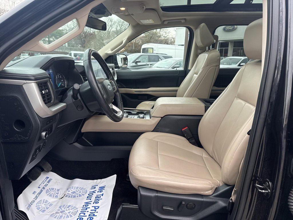 Used 2022 Ford Expedition XLT image 22