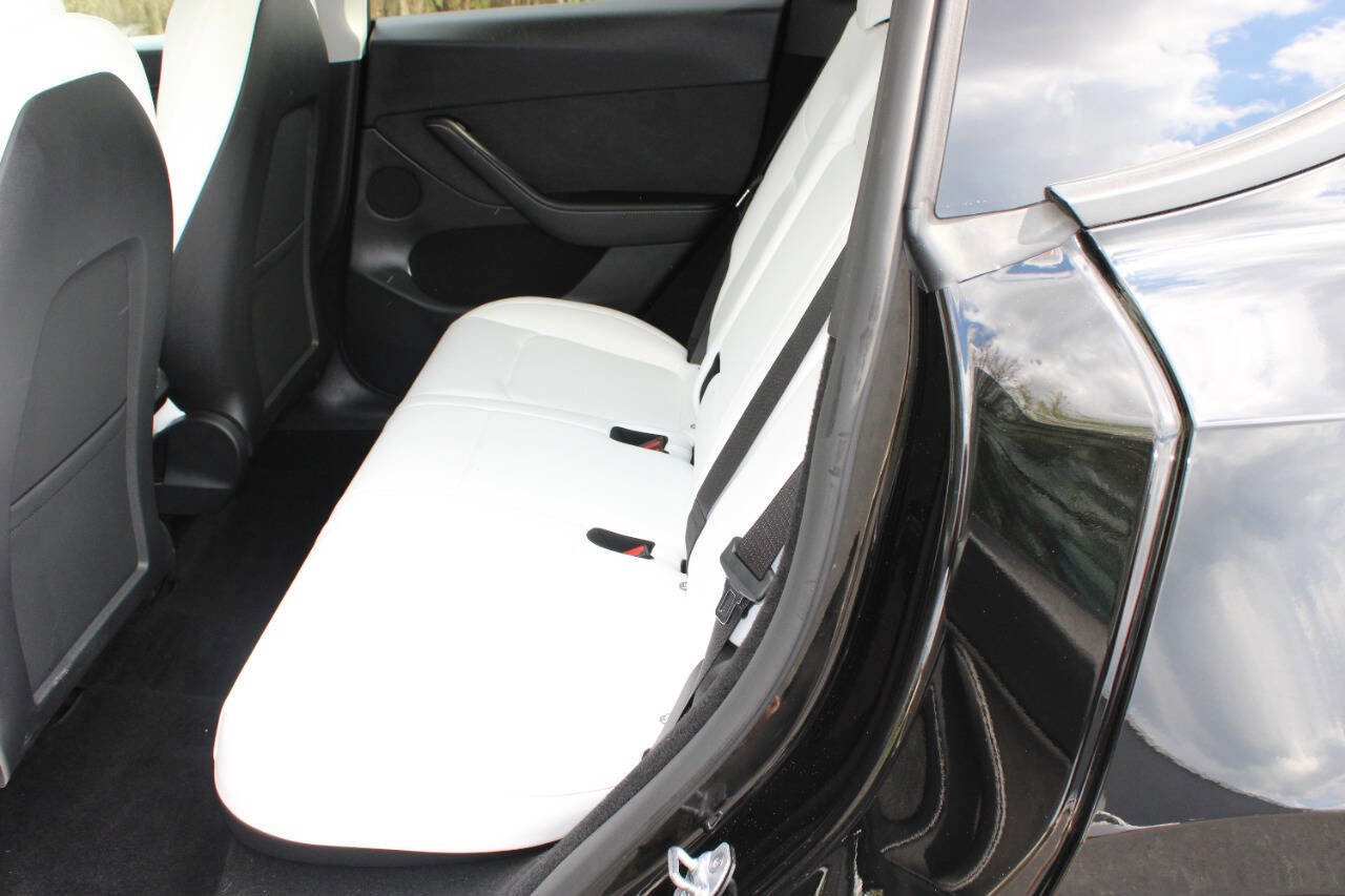 Used 2024 Tesla Model Y Long Range image 10