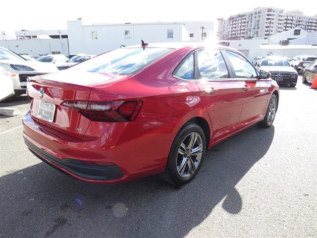 Used 2023 Volkswagen Jetta SE w/ Panoramic Sunroof Package image 4