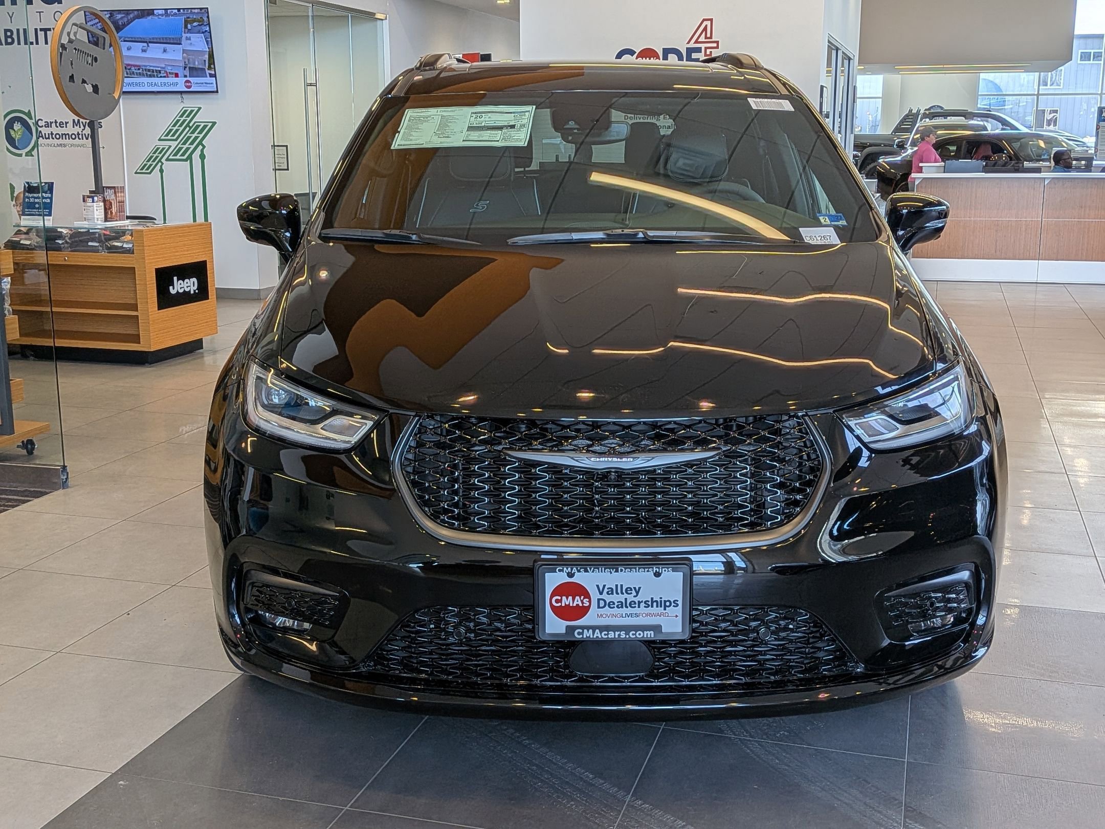 New 2026 Chrysler Pacifica Limited w/ Uconnect Theater Family Group image 2