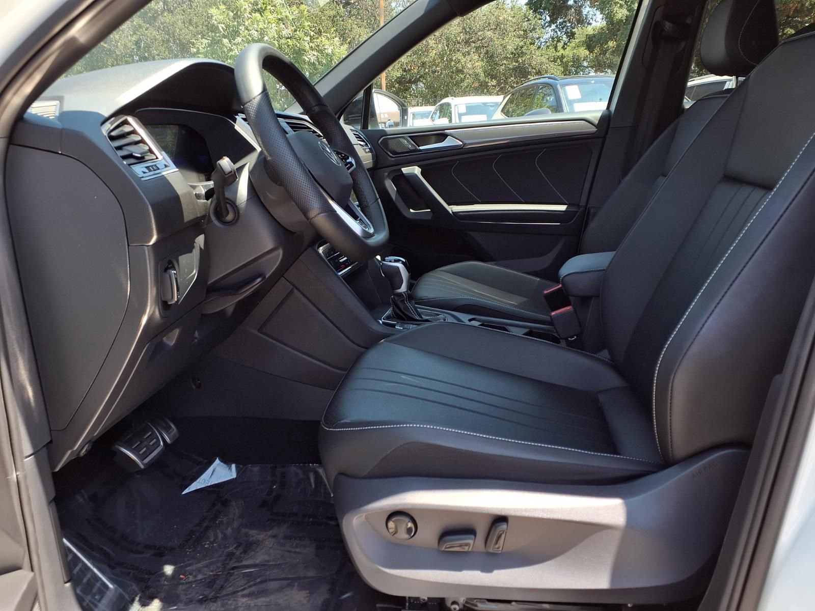 Certified 2023 Volkswagen Tiguan SE R-Line FWD image 17