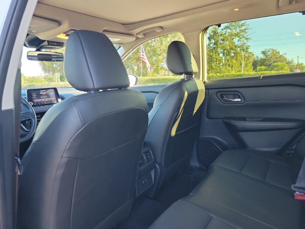 Used 2025 Nissan Rogue SV w/ SV Premium Package FWD image 9