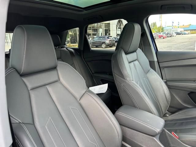 Used 2022 Audi Q4 e-tron Premium Plus w/ Premium Plus image 32