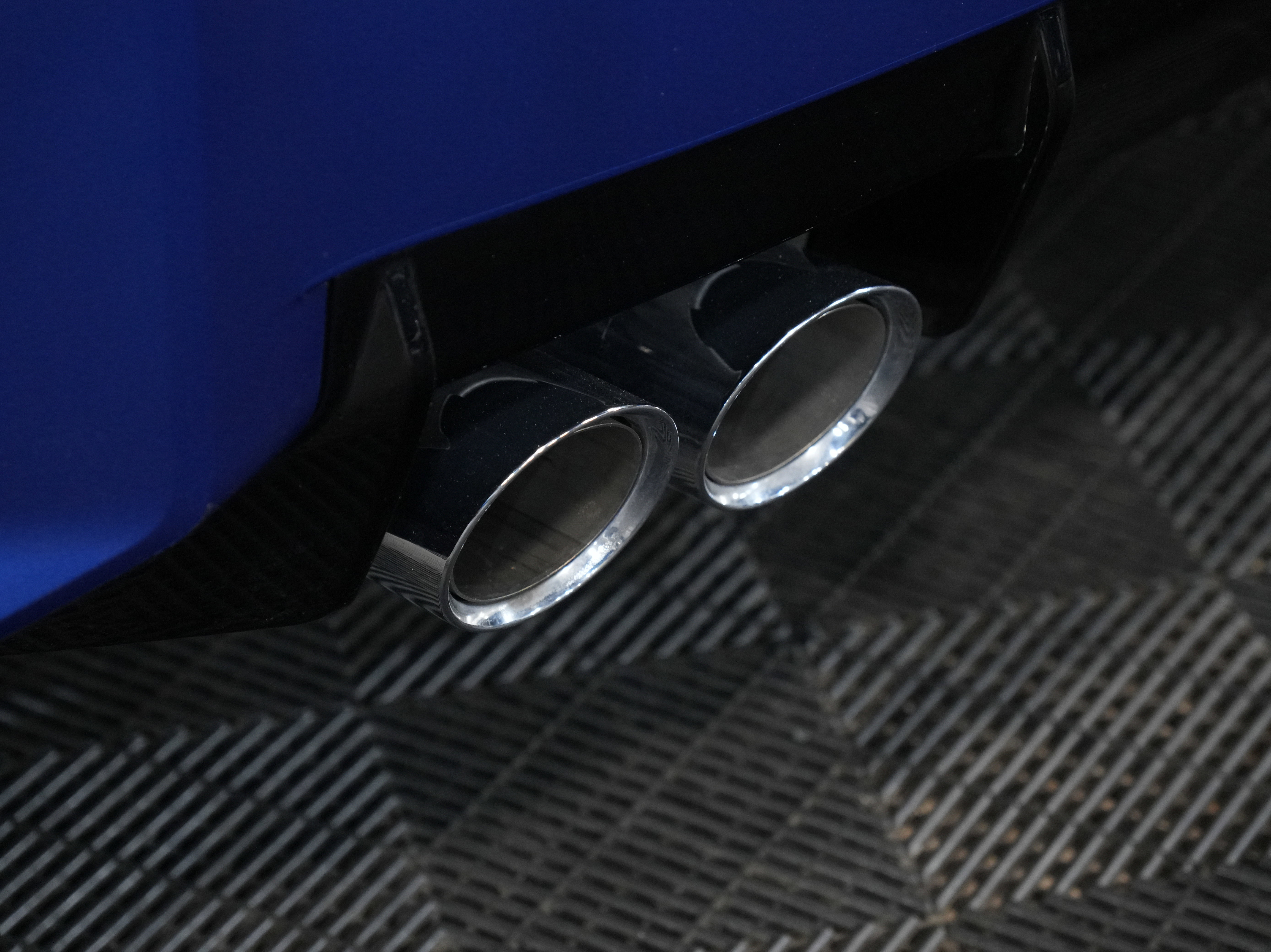 Used 2024 BMW M2 w/ Lighting Package image 18