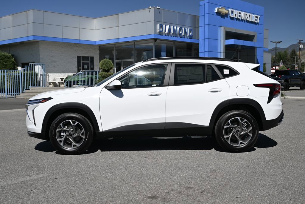 New 2026 Chevrolet Trax LT w/ LPO, Blackout Package FWD image 8