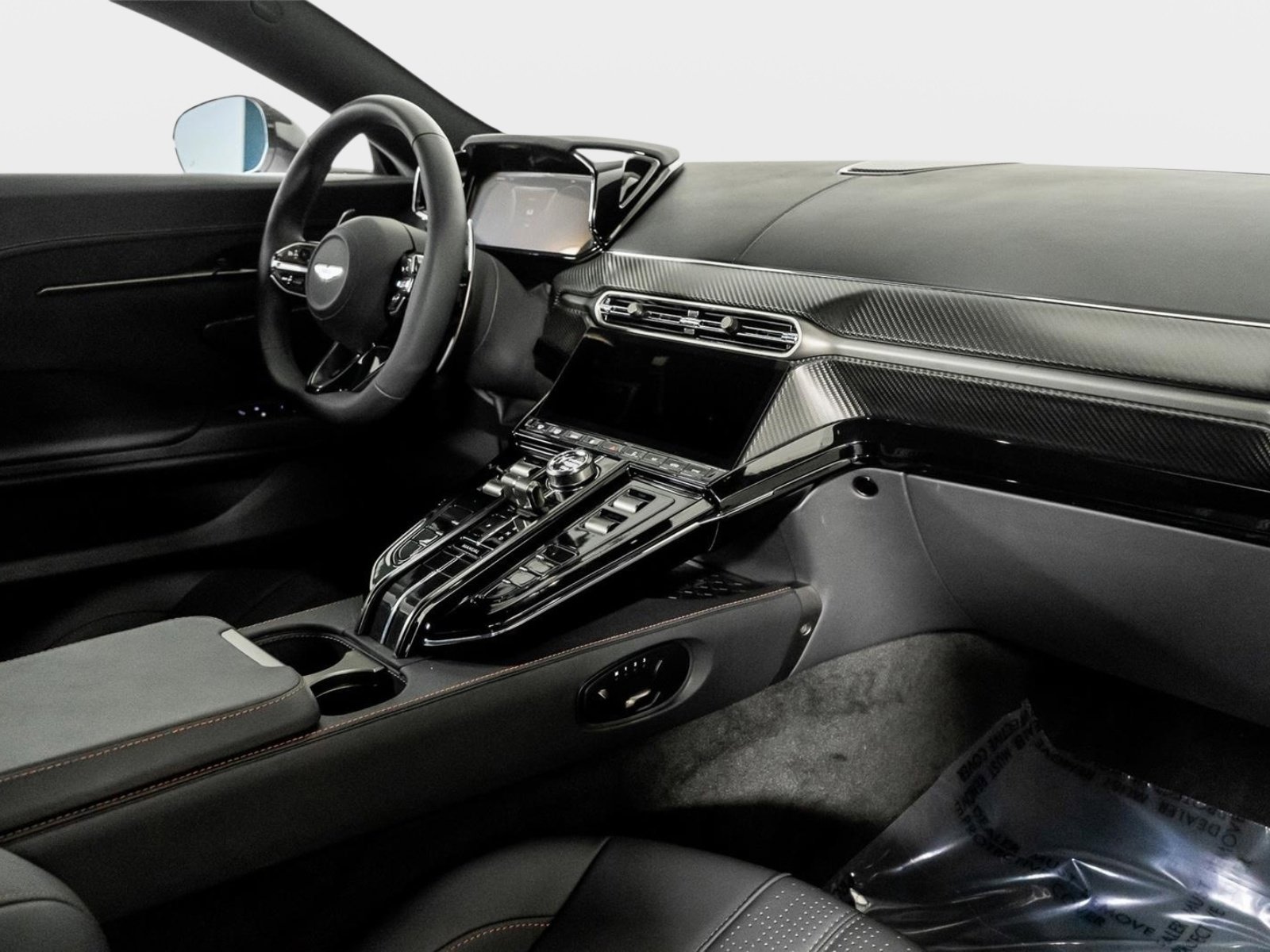 Used 2025 Aston Martin V8 Vantage Coupe image 45