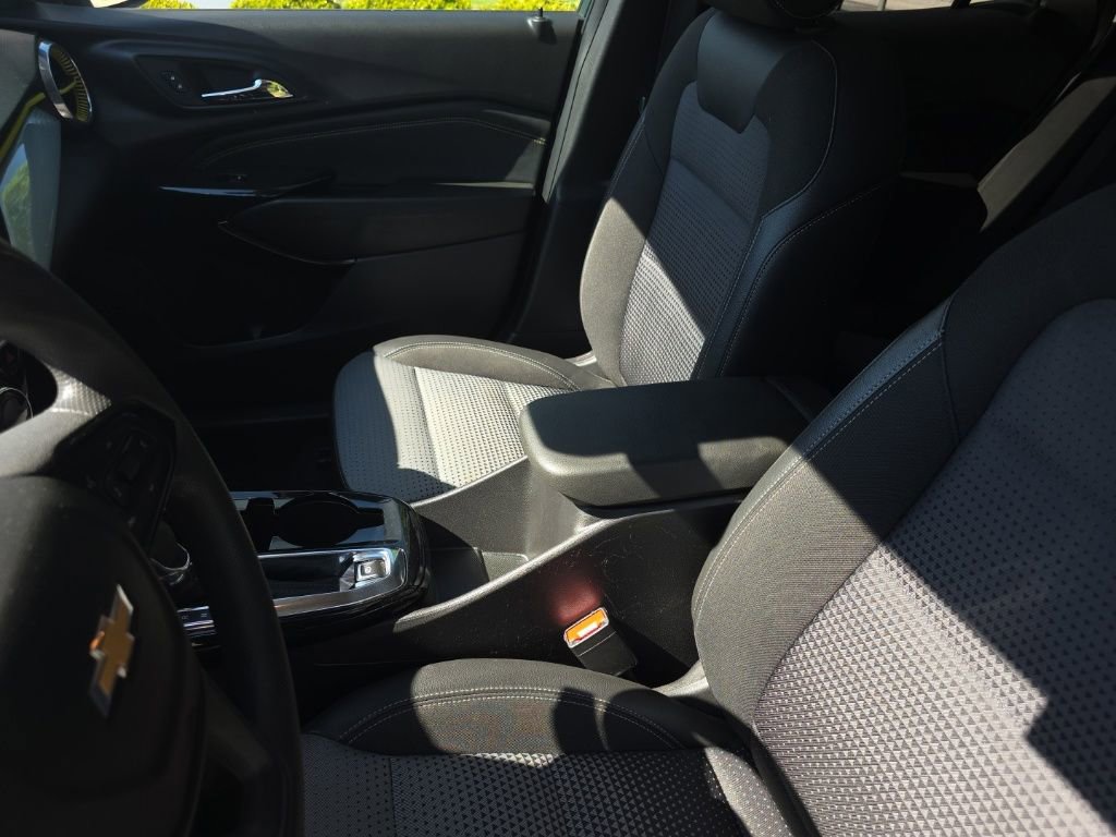 Used 2025 Chevrolet Trax LT FWD image 15